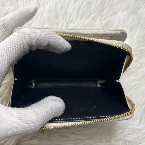 Yves Saint Laurent Ivory Quilted Wallet with Gold Logo - Picture 7 of 10